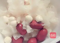 Illustration of how to make red dates, lotus seeds and white fungus soup 2