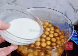 Illustration of how to make red bean paste dumplings 8