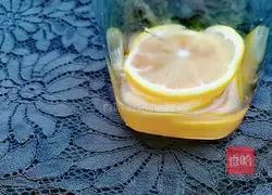 Honey Lemonade Recipe Illustration 4