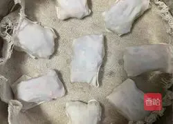 Illustration of how to make crystal steamed dumplings 3