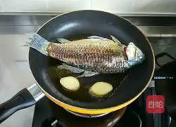 Illustration of how to stew fish soup 7