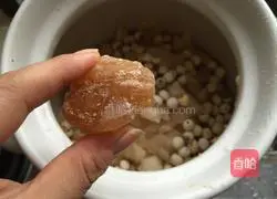 Illustration of how to make Tremella and Lotus Seed Soup 7