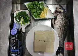 Illustration of how to make nutritious milk white crucian carp tofu soup 1