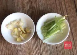 Illustration of how to make sesame-flavored pot-wrapped pork 4