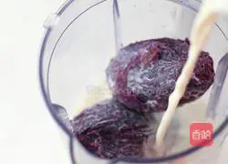 Milk-flavored purple sweet potato blood glutinous rice paste Illustration of how to do it 9