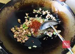 Illustration of how to make mushroom and mutton noodles 6