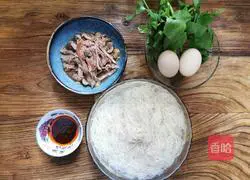 Illustration of how to make poached egg chicken and shrimp roe noodles 4