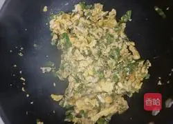 Illustration of how to make fried eggs with green pepper 7