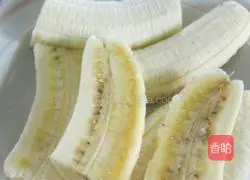 Illustration of how to make banana rolls 1