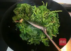 Illustration of how to make amaranth preserved eggs in soup 9