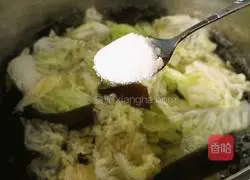 Illustration of how to make kelp, cabbage, beef meatball soup 10