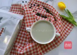 Illustration of making black bean and peanut thick soy milk 7