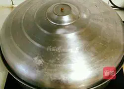 Illustration of how to make pumpkin rolls 17