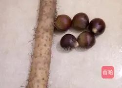 Illustration of how to make chestnut and Huaishan porridge 2