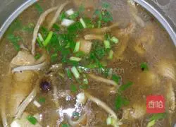 Illustration of how to make tea tree mushroom chicken soup 5