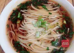 Illustration of how to make clear soup noodles