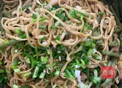 Illustration of how to make steamed beans and noodles 8