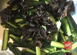 Illustration of how to make cold cucumber 5