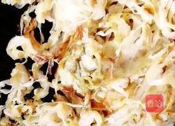 Pictures of how to make pickled cabbage noodles 4