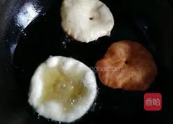 Illustration of how to make homemade egg-flavored pancakes 8