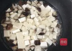 Illustration of how to make mushroom and tofu soup 5