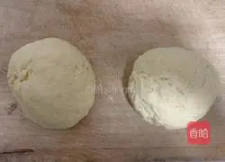 Milk-flavored small Illustration of how to make steamed buns 3