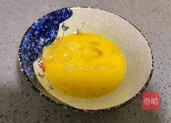 Illustration of how to make crab stick and cucumber rolled omelette 4