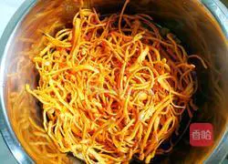 Nutritious Cordyceps Stewed Chicken Soup Illustration 10