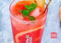 Illustration of how to make red grapefruit lemon drink 1