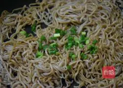 Illustration of how to make shrimp paste fried noodles 5