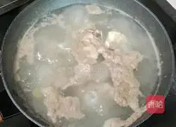 Illustration of making scallop, lotus root, peanut and pork bone soup 7