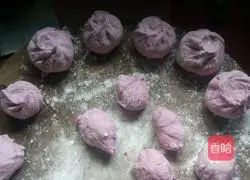 Illustration of how to make purple sweet potato and pork buns 9