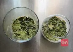 Illustration of how to make matcha yogurt fruit cup 7