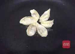 Illustration of how to make snowflake fried dumplings 2