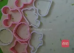 Illustration of how to make chive soda crackers 14