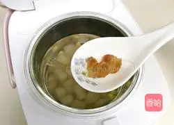 Illustration of how to make snow pear and corn stewed with rock sugar 6