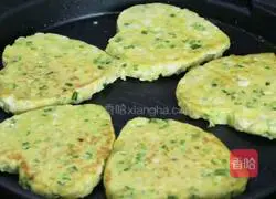 Illustration of making tofu egg pancake 13