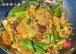 Illustration of how to make fried instant noodles 8