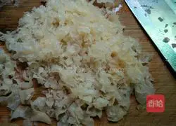 Illustration of how to make mung bean, lily and white fungus soup 3