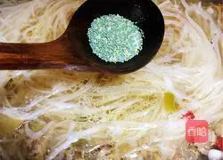 Illustration of how to make scallop and radish soup 8