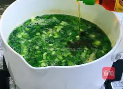  Illustration of how to make small seafood leek soup 8