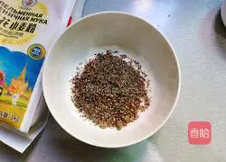 Illustration of how to make peanut and sesame pancake 3