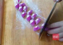 Illustration of how to make colorful dumpling skins 6