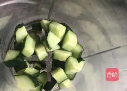 Illustration of how to make tomato and cucumber juice 2