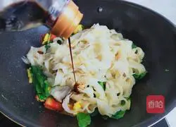 Illustration of how to make fried wide noodles with seasonal vegetables 8