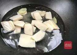 Illustration of how to make lard tofu soup 9