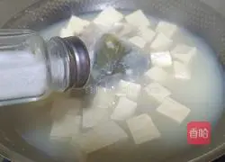 Illustration of how to make fish head and tofu soup 5