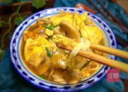 Illustration of how to make mushroom and egg braised noodles 12