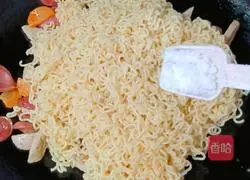 Illustration of how to make fried instant noodles with meatballs and sausages 15