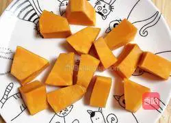 Illustration of how to make longan, millet and pumpkin soup (replenishing qi and blood) 4